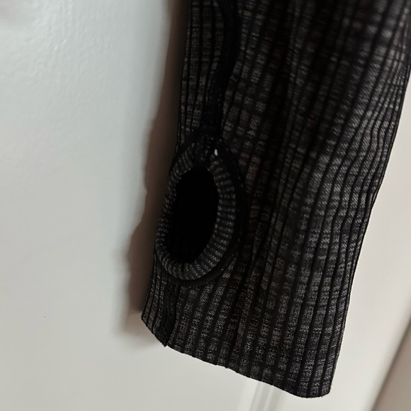 Lululemon Atheltic Top with Thumbholes - Limited Edition - Picture 3 of 3